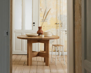FRAMA Farmhouse Trestle Table | Oak | 120 Ø Round